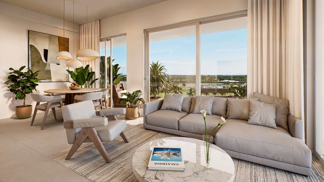 Sala de estar con vista al campo de golf