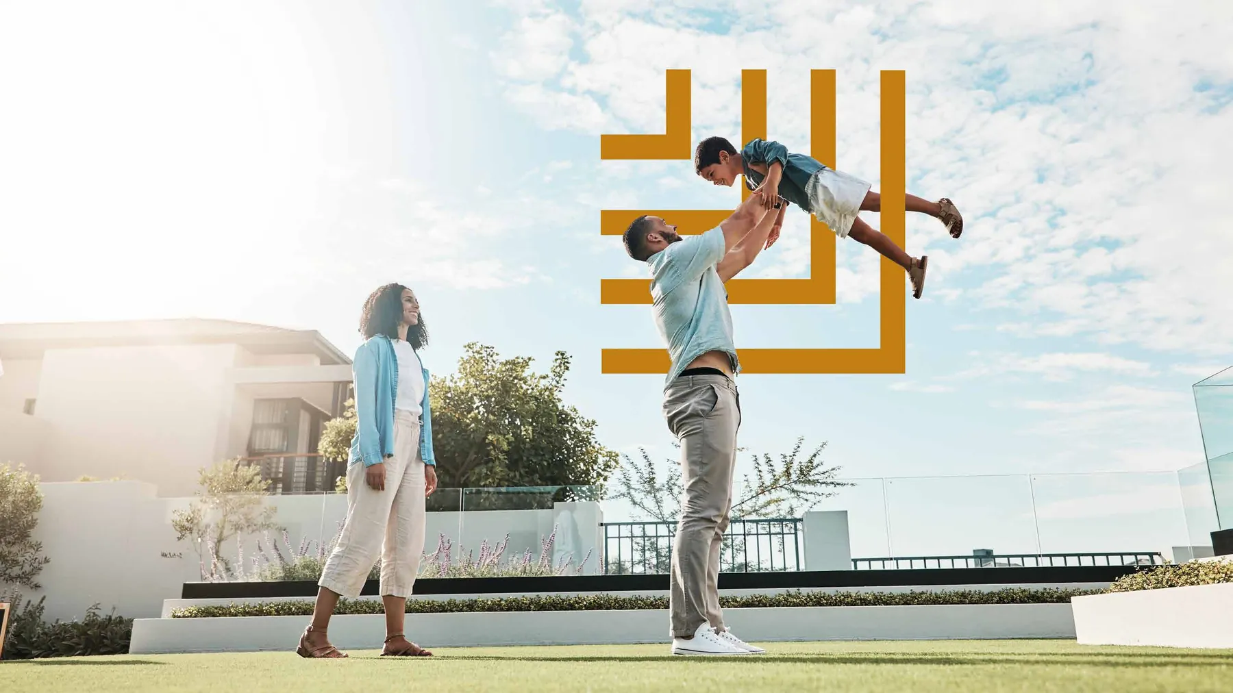 Familia disfrutando su nuevo hogar en Aldea Park
