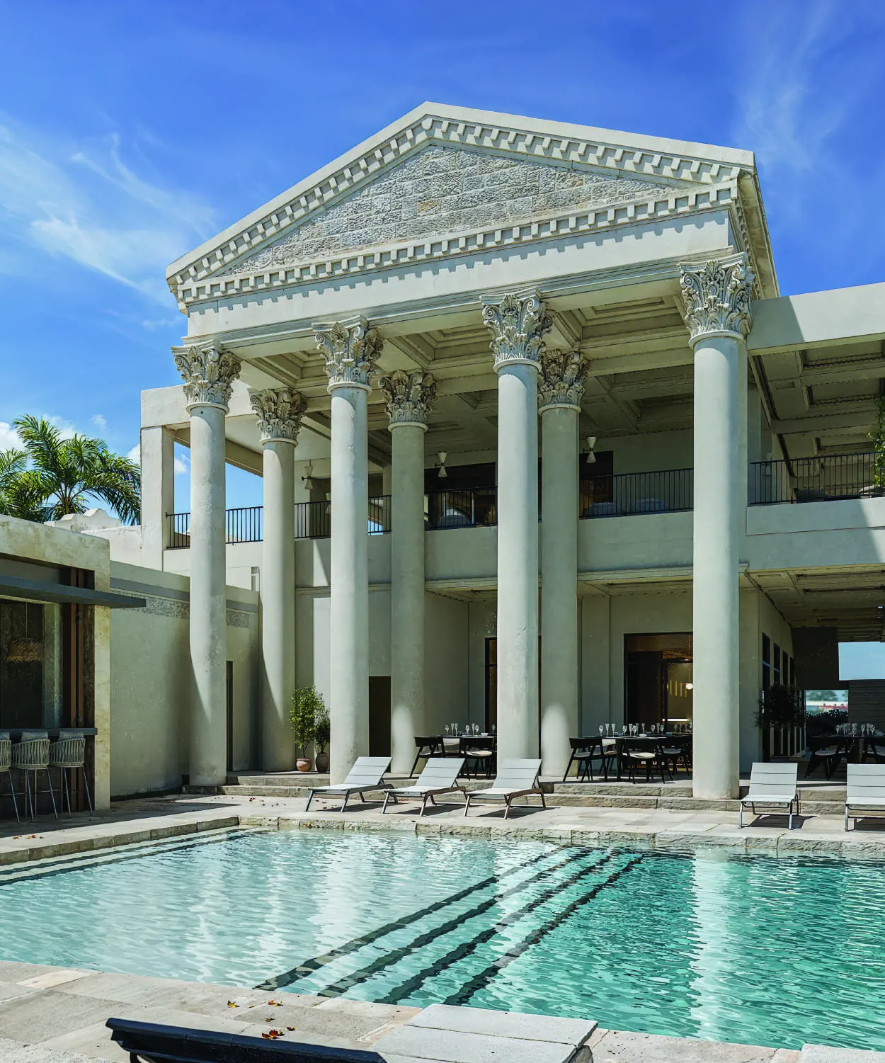 Piscina de Poseidonia Residences by ASTON